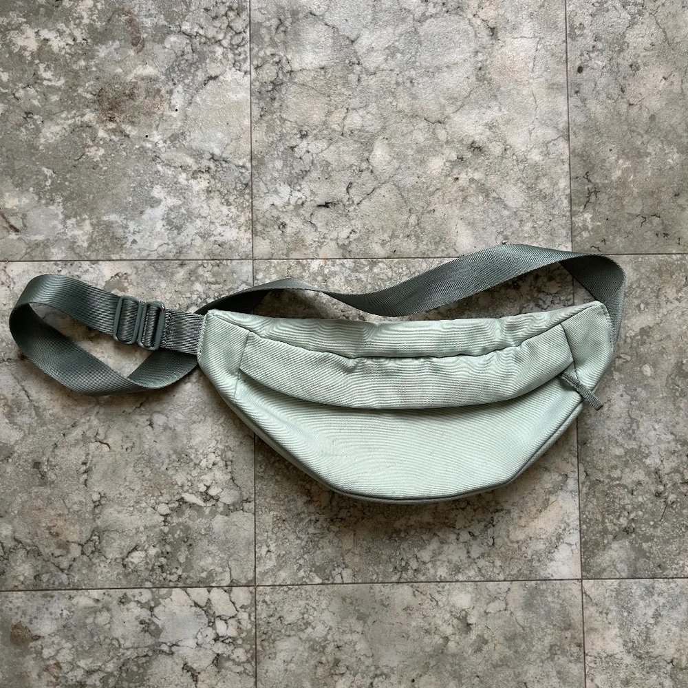 SHIPS FREE! Everlane Renew Transit Fanny Pack in Sold Out Light Blue